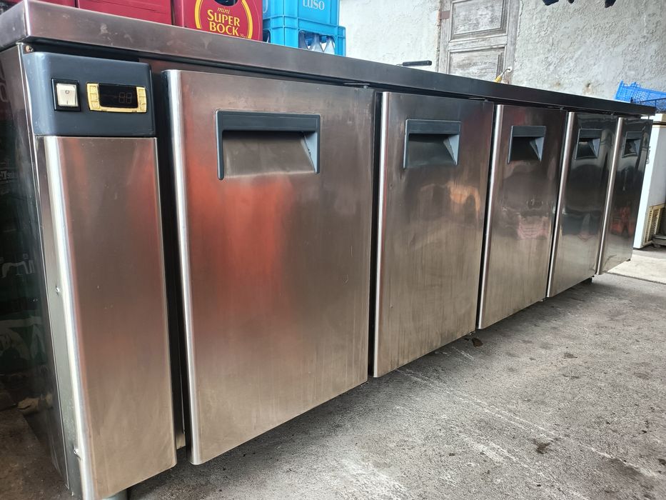 Bancada refrigerada 5 portas em inox