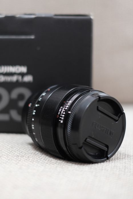 Lente FUJIFILM XF 23mm f/1.4 R