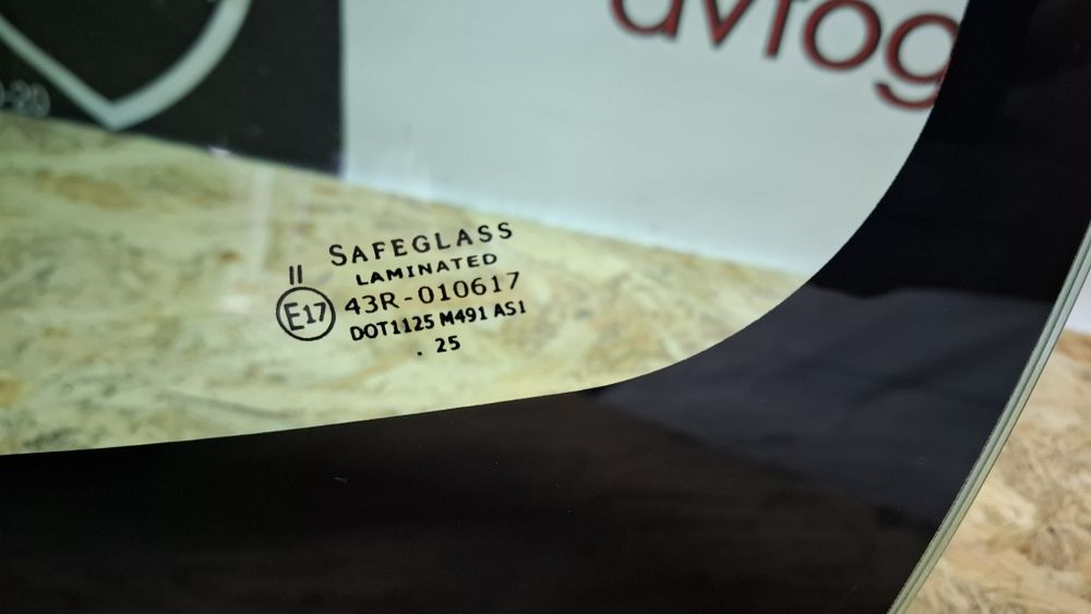 Лобове скло Peugeot 107 Citroen c1 Aygo скло вітрове айго пежо 107 с1