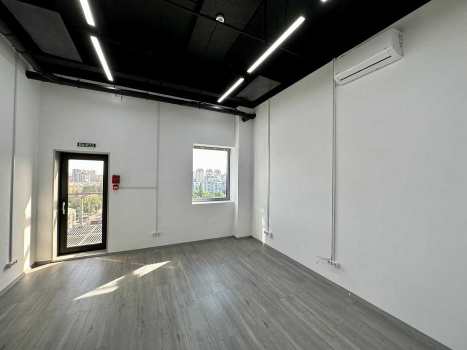 Офіс з генератором, 800 м2, М. Шулявська, ТРЦ Соsmo Multimall. Власник