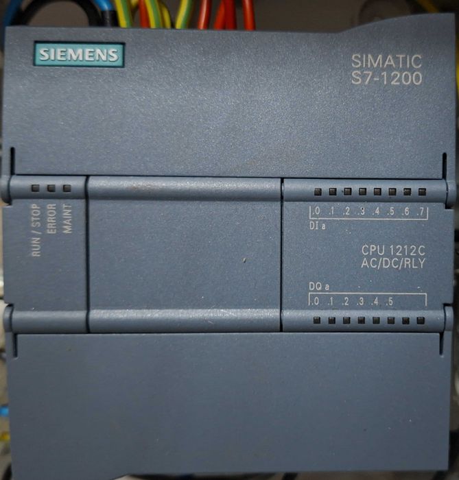Simatic S7-1200 Starter Kit - PLC S7-1200 CPU 1212C, inclui licença software Siemens