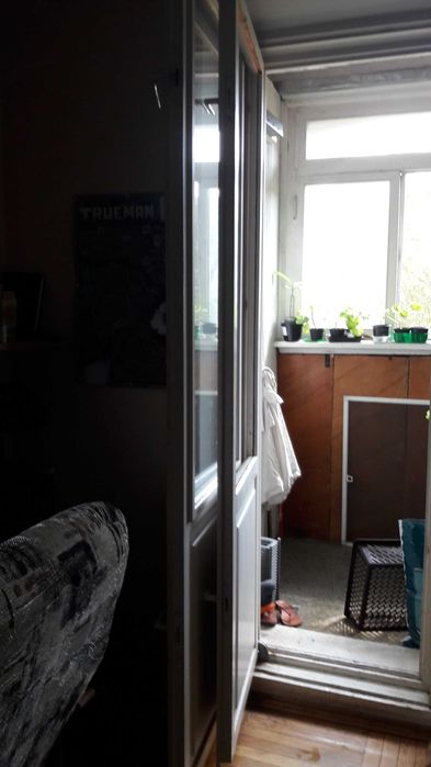 Окно с дверью на балкон