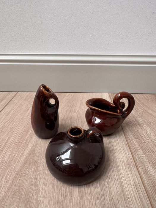 Małe ceramiczne wazony