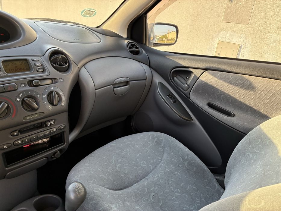 Toyota Yaris 2000