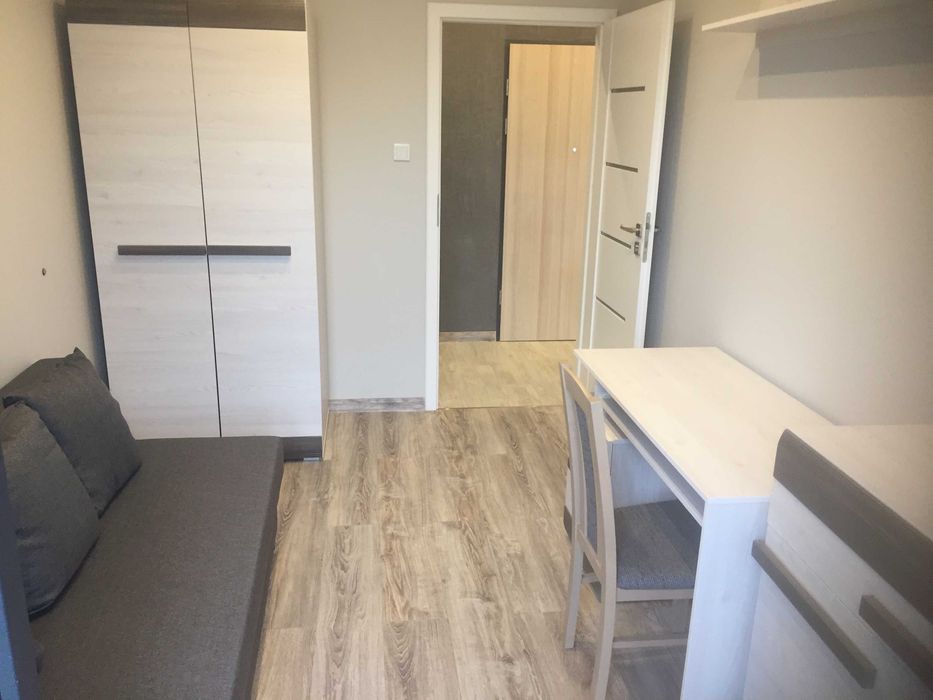 Pokój w apartamentowcu przy UMK