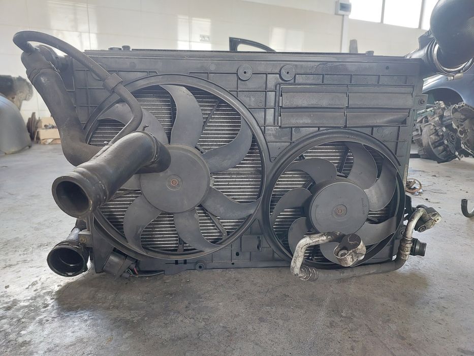 Комплект радіаторов Volkswagen Touran 2.0 dizeli 2004-2010