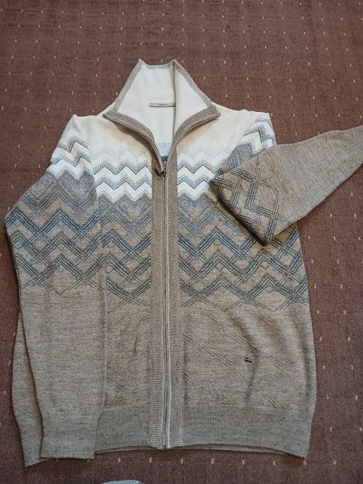 Светри для чоловіків розміром 50,52