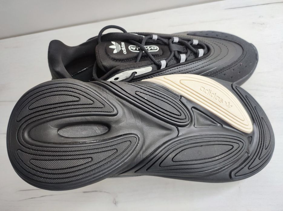 Кросівки adidas  ozelia originals