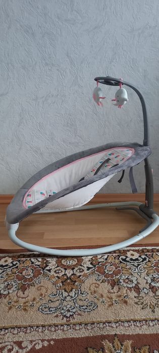 Крісло-гойдалка.