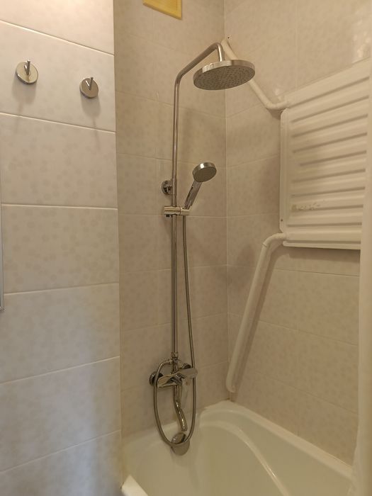 Продам 2 квартиру, меблі, техніка, автономне газове опалення,з гаражем