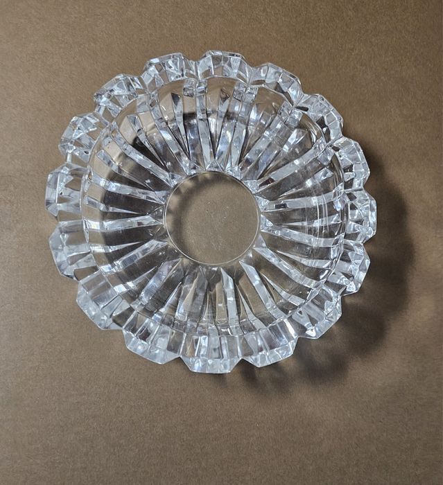 Cinzeiro em vidro facetado