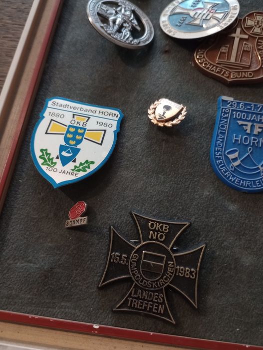 Stare oznaczenia przypinki Okazja