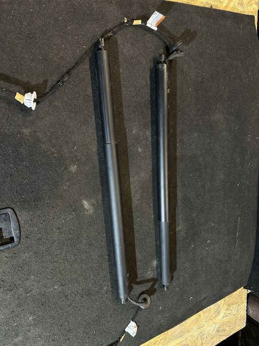 Амортизатор крышки багажника Ford Escape MK4 20-25