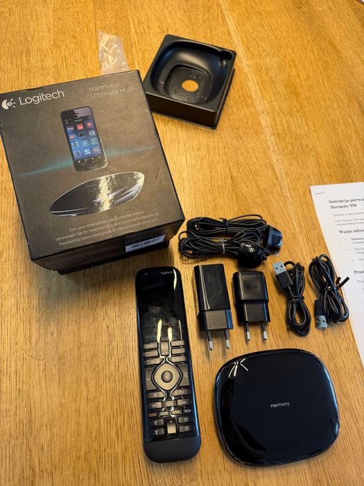 Pilot Logitech Harmony 950 + Hub / Elite