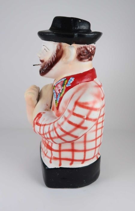 Escultura Zé Povinho em faiança - 31 cm altura