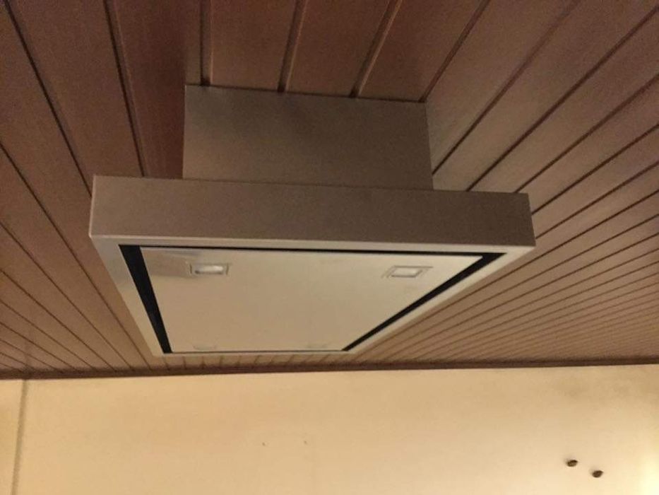 Exaustor marca Elica em inox com muito pouco uso, está como novo