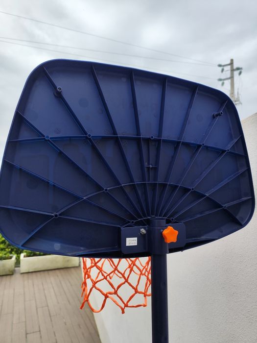 Cesto de basquetebol para criança
