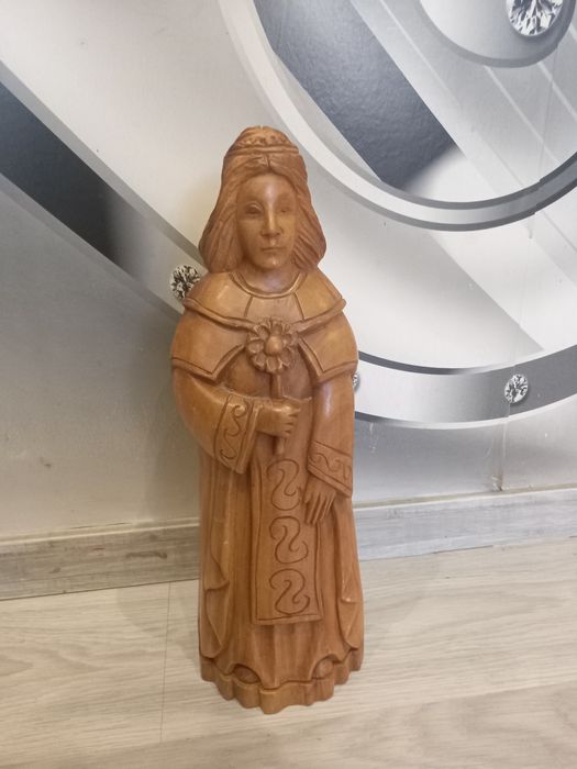 Rzeźba z otworem na butelkę