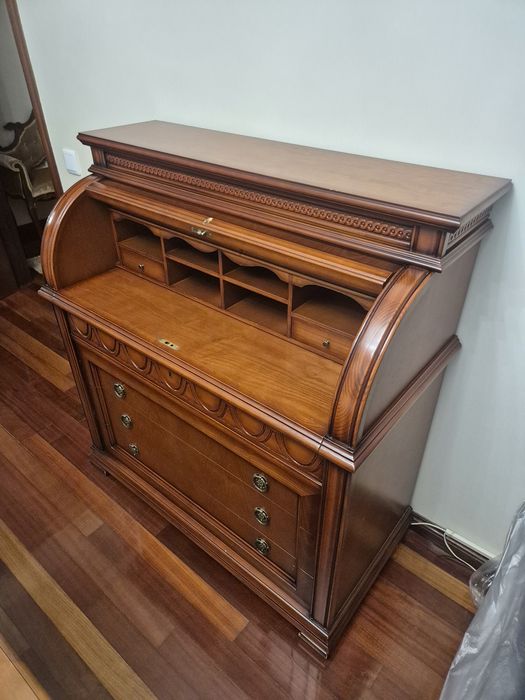 Cómoda usada em bom estado