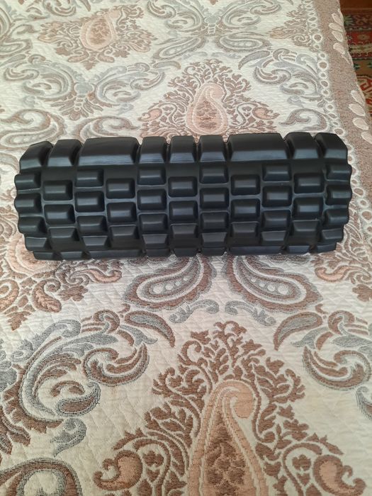 Масажний ролик-валик EasyFit 33 см, для спини, ніг, рук та шиї