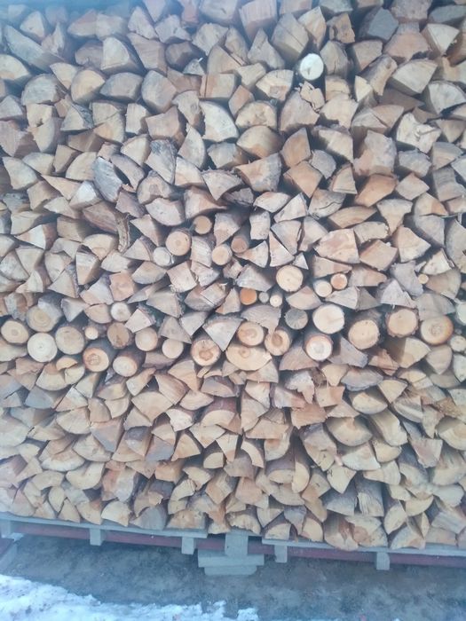 Sprzedam drzewo opałowe  łupane sosna 6m3