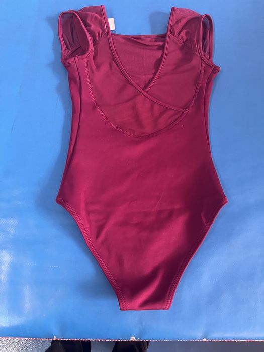 Saco preto e  dois maillots de ballet