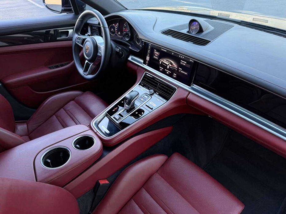 Porsche Panamera 4S      2018