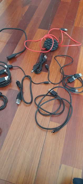 Varios cabos usb e outros cabos
