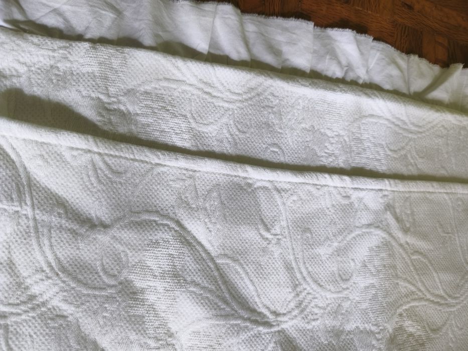 2 fronhas de decoração lavradas em algodão novas