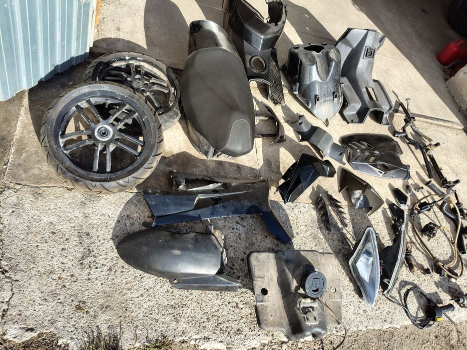 Peugeot speedfight 3 ||| CZĘŚCI  kanapa  lampa kokpit koło zacisk i inne