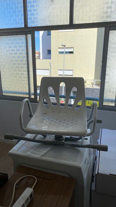 Cadeira de banho giratória