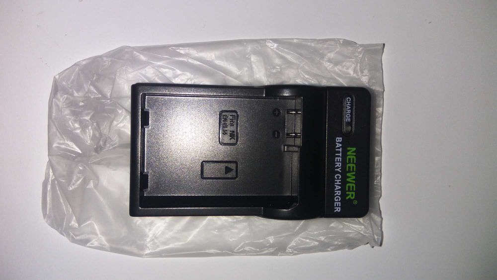 Зарядний пристрій Neewer для акамуляторів формату EN-EL14 для Nikon