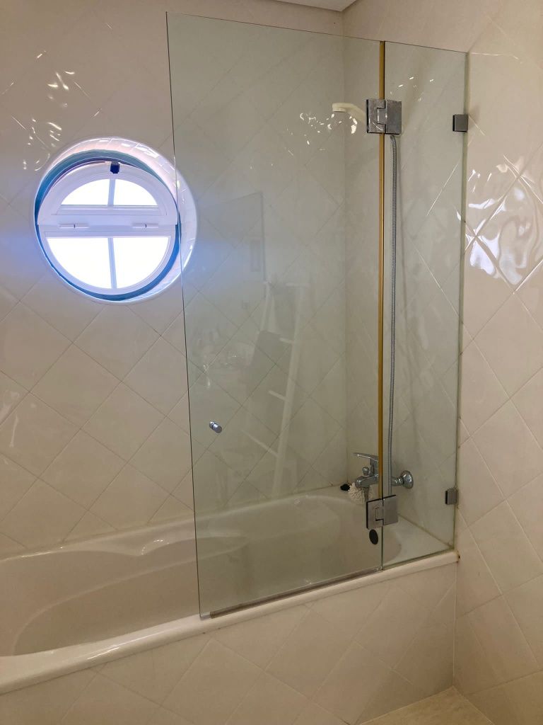 Resguardo para banheira em vidro temperado Igreja Nova E Cheleiros • OLX  Portugal