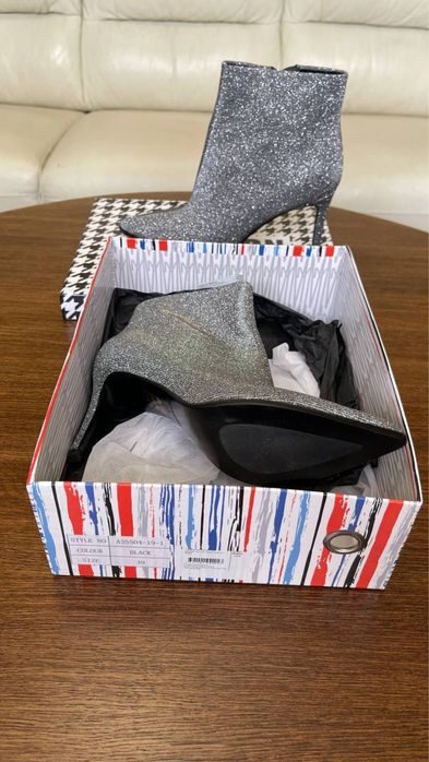 Жіночі срібні черевики