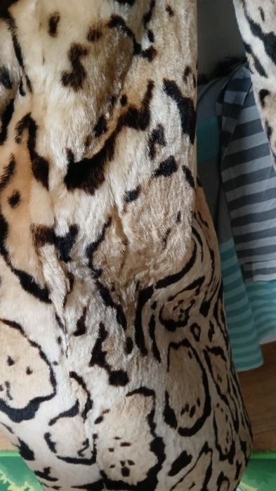 Шуба натуральна 44-48 є дефект