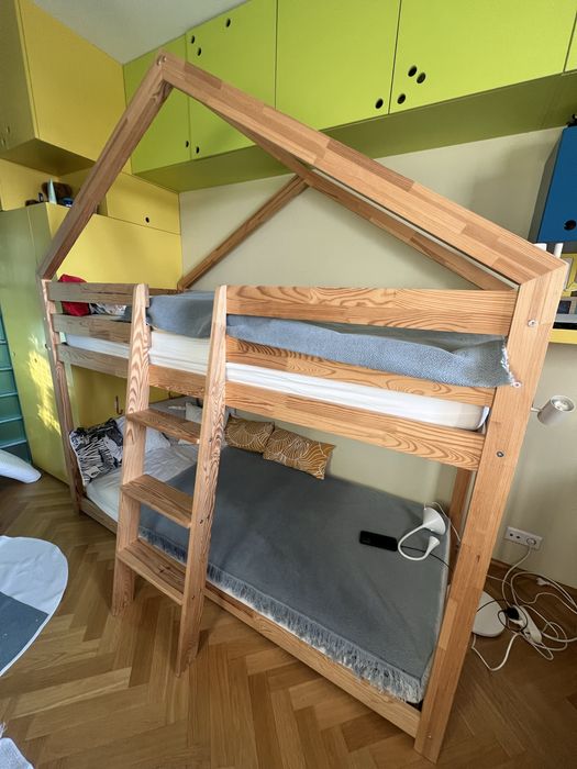 Łóżko piętrowe “DOMEK” 90x200 cm w b. dobrym stanie