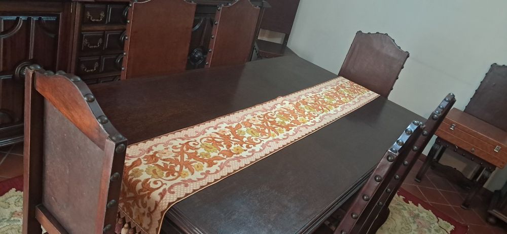 Mesa de jantar com 8 cadeiras