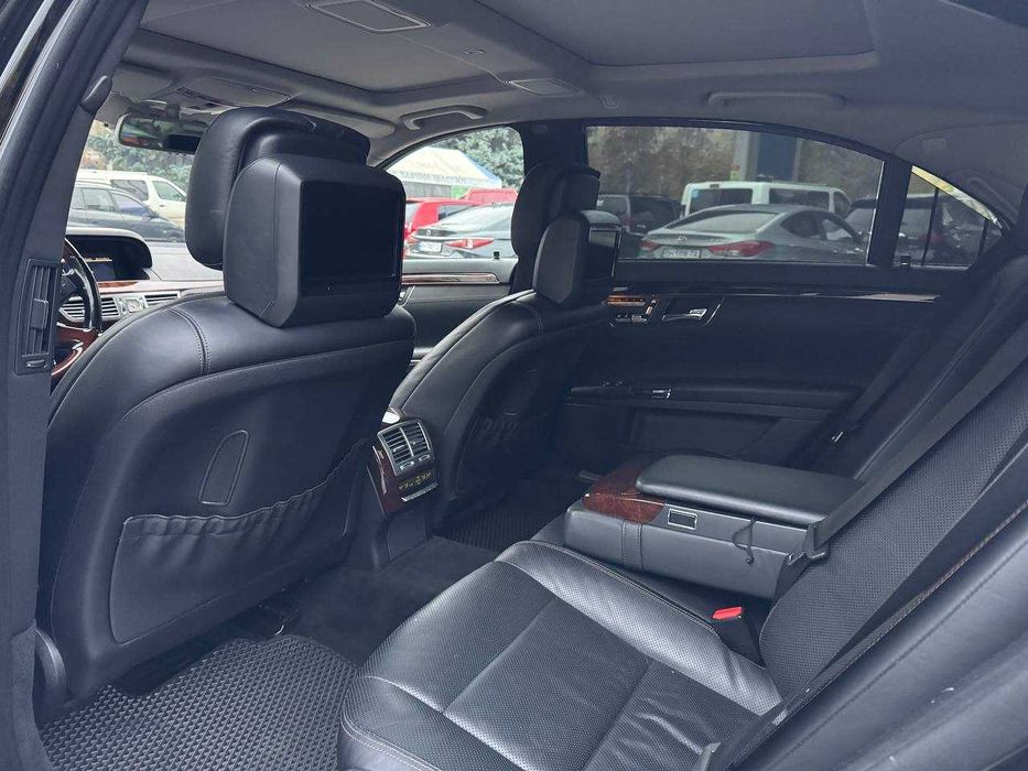 Mercedes-Benz S-Class 2012