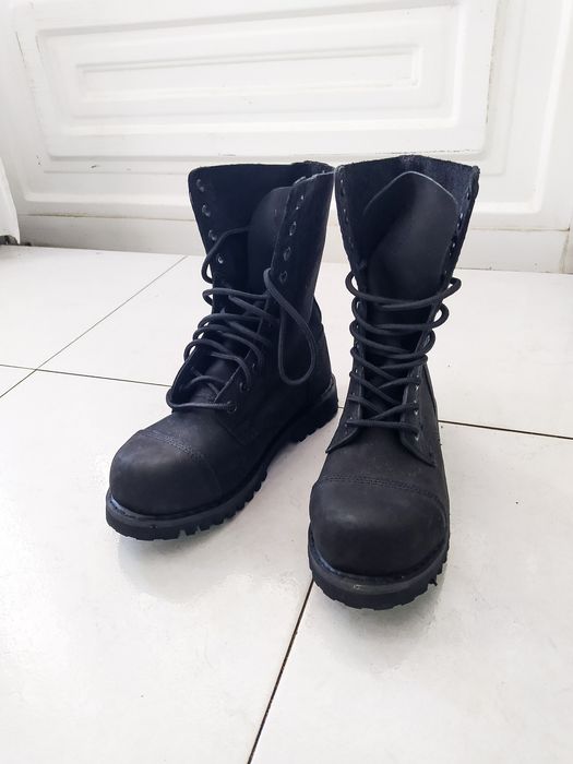 Botas biqueira de aço em pele genuína nunca usadas