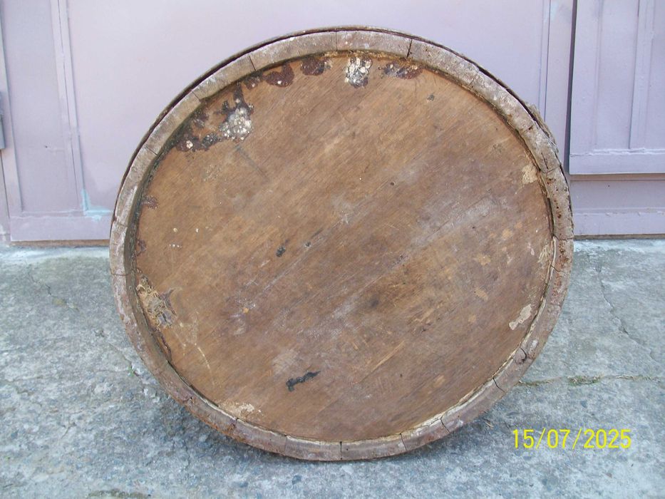 Раритетна  дубова  бочка .