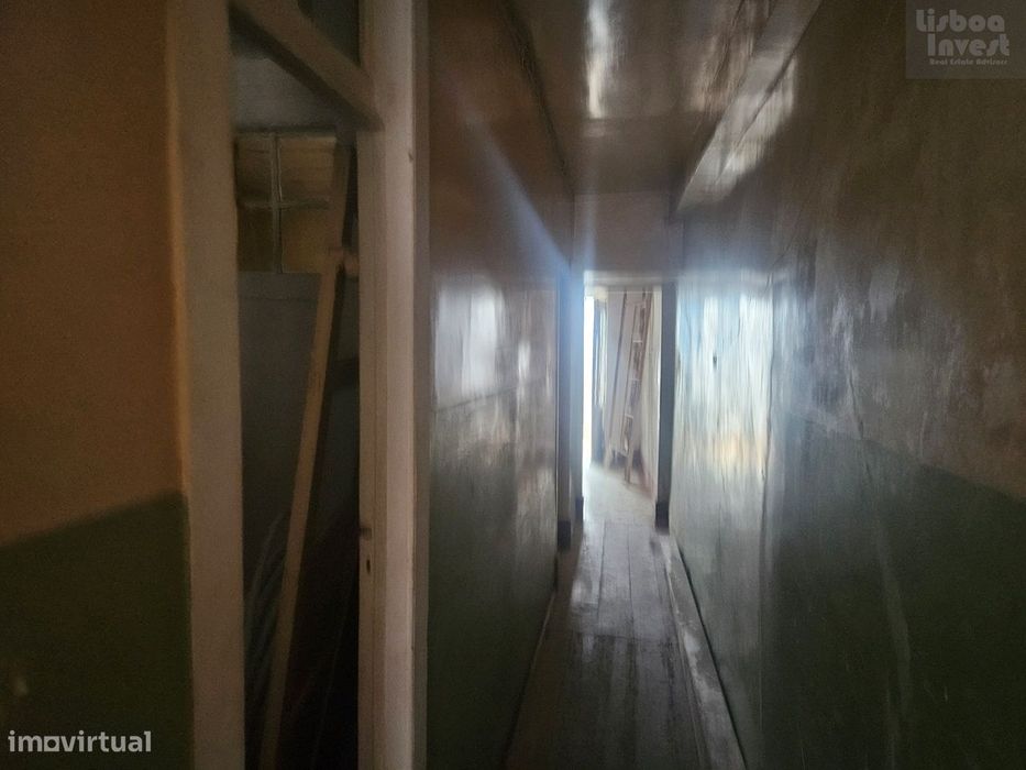 Vendo T2 para remodelação em predio totalmente remodelado