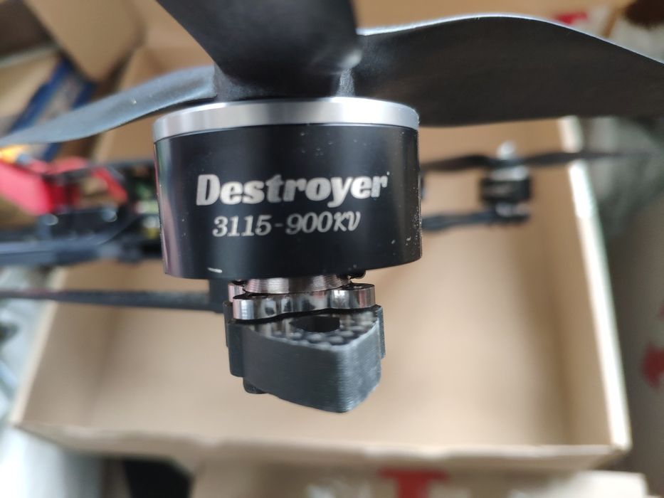 Дрон квадрокоптер 10 дюймів налаштований і облітаний на полігоні