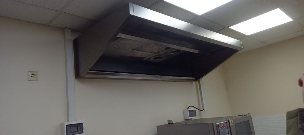 Меблі з нержавійки, стіл,мийка,витяжний зонт,стелаж, полиця