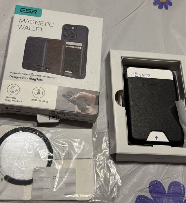 Магнітний кардхолдер-гаманець ESR для iPhone (MagSafe) з RFID захистом