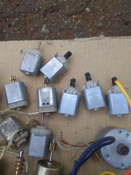 Мікроелектродвигуни DC з магнітофонів принтерів сервоприводів і т.п.