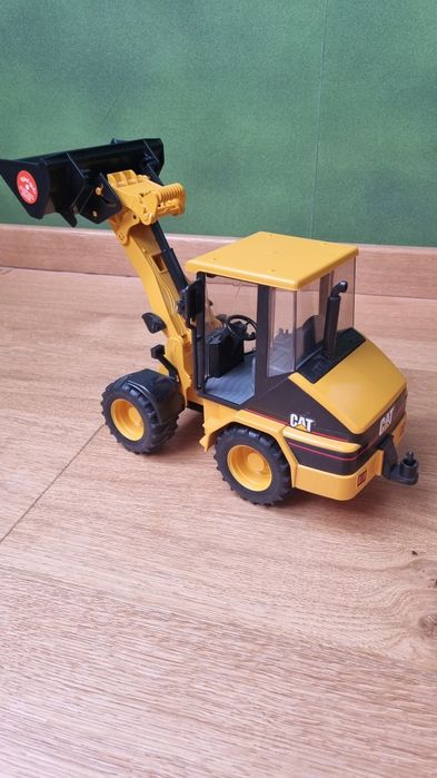 Ładowarka kołowa Caterpillar CAT Bruder