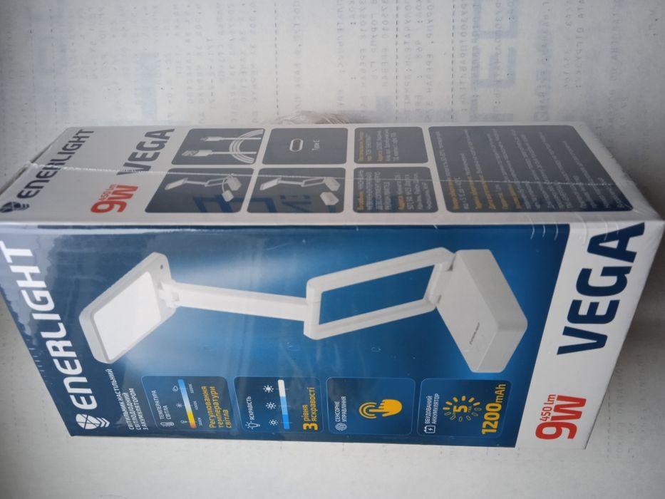 Светильник настольный светодиодный с аккумулятором.