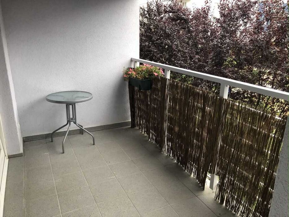 2 pok. 57m2, balkon, winda, 1 piętro. Gumieńce - 2700 zł