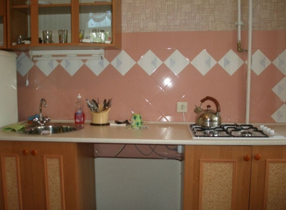 Подобово 2 кім. Чернівці 1-6чел. вул.Небєсної Сотні 19. ( Стасюка.19)