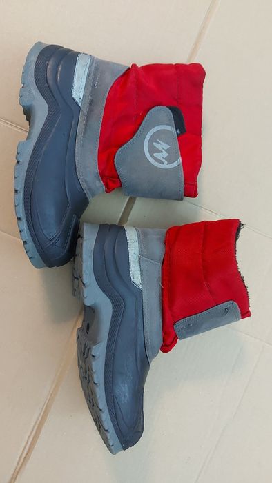 Fatos botas e luvas para neve